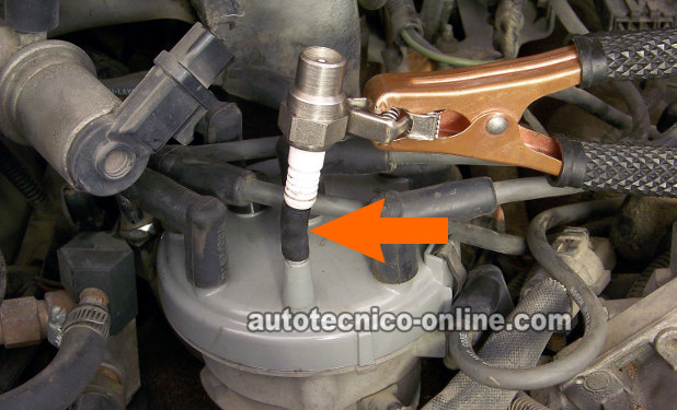 Verificando Chispa En La Tapa De Distribuidor. Cómo Probar El Módulo De Encendido De Ford Verificando Chispa En La Tapa De Distribuidor. Cómo Probar El Módulo De Encendido De Ford