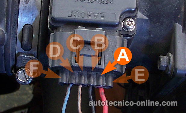 Verificando Alimentación De 12 Voltios. Cómo Probar El Sensor De Flujo De Aire (Sensor MAF) De Ford Verificando Alimentación De 12 Voltios. Cómo Probar El Sensor De Flujo De Aire (Sensor MAF) De Ford