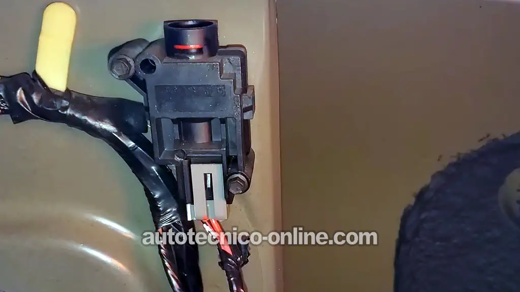 Interruptor De Inercia: Ubicación, Función Y Reinicio (1991, 1992, 1993, 1994, 1995, 1996, 1997, 1998, 1999, 2000, 2001, 2002, 2003, 2004, 2005, 2006, 2007 3.0L V6 Ford Taurus, Mercury Sable)