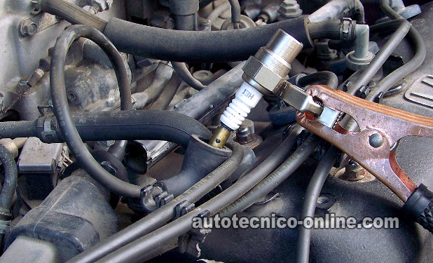 Verificando El Cable De Alta Tensión De La Bobina. Cómo Probar El Módulo Y Bobina De Encendido (Accord y Odyssey) Verificando El Cable De Alta Tensión De La Bobina. Cómo Probar El Módulo Y Bobina De Encendido (Accord y Odyssey)