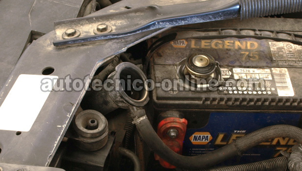 Verificando Si Los Gases De Compresión Están Expulsándose Por El Radiador (Ford 1.9L, 2.0L). Verificando Si Los Gases de Compresión Están Expulsándose Por El Radiador (Ford 1.9L, 2.0L).