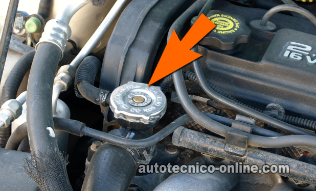 Verificando Si Los Gases De Compresión Están Expulsándose Por El Radiador (Chrysler 2.0L, 2.4L) Verificando Si Los Gases De Compresión Están Expulsándose Por El Radiador (Chrysler 2.0L, 2.4L).
