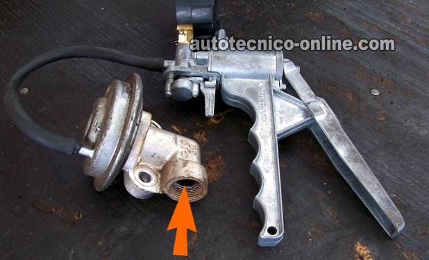 Probando La Válvula EGR En Banco. Cómo Probar La Válvula EGR, El Sensor DPFE, Y El Solenoide De Vacío De Ford Probando La Válvula EGR En Banco. Cómo Probar La Válvula EGR, El Sensor DPFE, Y El Solenoide De Vacío De Ford