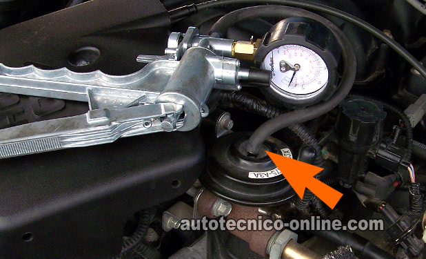 Aplicándole Vacío A La Válvula EGR. Cómo Probar La Válvula EGR, El Sensor DPFE, Y El Solenoide De Vacío De Ford