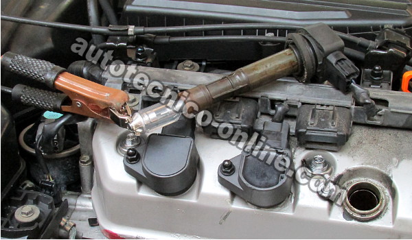 Cómo Verificar Las Bobinas De Encendido (2001-2005 1.7L Honda) Cómo Verificar Las Bobinas De Encendido (2001-2005 1.7L Honda)
