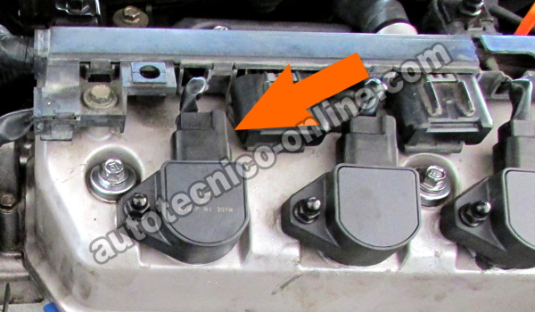 Cómo Verificar Las Bobinas De Encendido (2001-2005 1.7L Honda) Cómo Verificar Las Bobinas De Encendido (2001-2005 1.7L Honda)