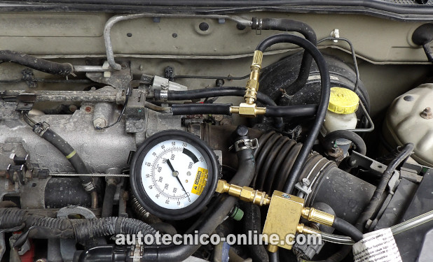 Verificando La Presión De Combustible. Cómo Probar Un Arranca Pero No Prende (2000, 2001, 2002, 2003, 2004, 2005, 2006 1.8L Nissan Sentra)