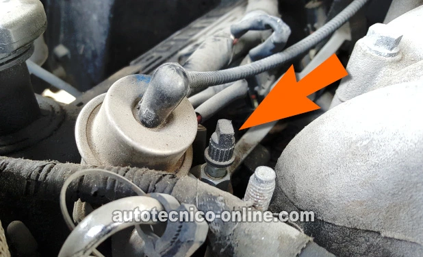 Ubicación De La Válvula Schrader. Cómo Probar La Bomba De Combustible (1995, 1996, 1997 3.0L Ford Ranger y Mazda B3000)