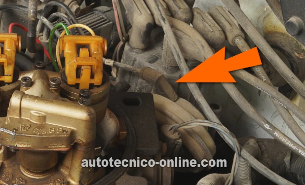 Verificando Si La Válvula EGR Está Recibiendo Vacío Continuo. Cómo Probar La Válvula EGR (1988, 1989, 1990, 1991, 1992, 1993 2.8L Chevrolet S10 Pickup, GMC S15 Pickup, y GMC Sonoma) Verificando Si La Válvula EGR Está Recibiendo Vacío Continuo. Cómo Probar La Válvula EGR (1988, 1989, 1990, 1991, 1992, 1993 2.8L Chevrolet S10 Pickup, GMC S15 Pickup, y GMC Sonoma)