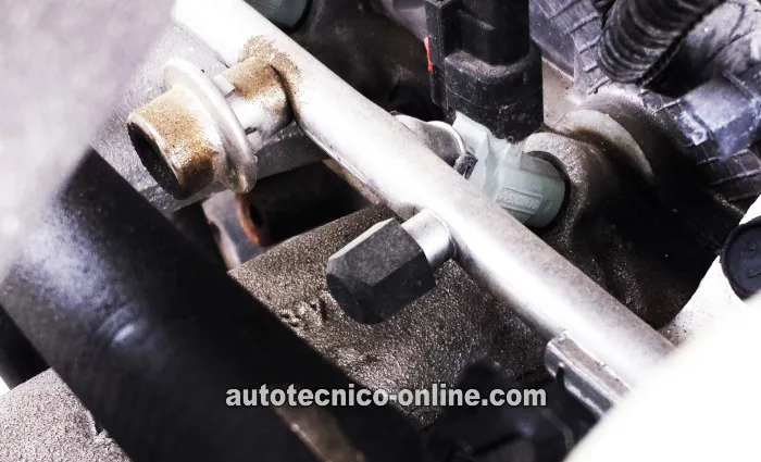 Cómo Probar La Bomba De Combustible (2001-2005- 2.4L Chrysler Voyager y Dodge Caravan)
