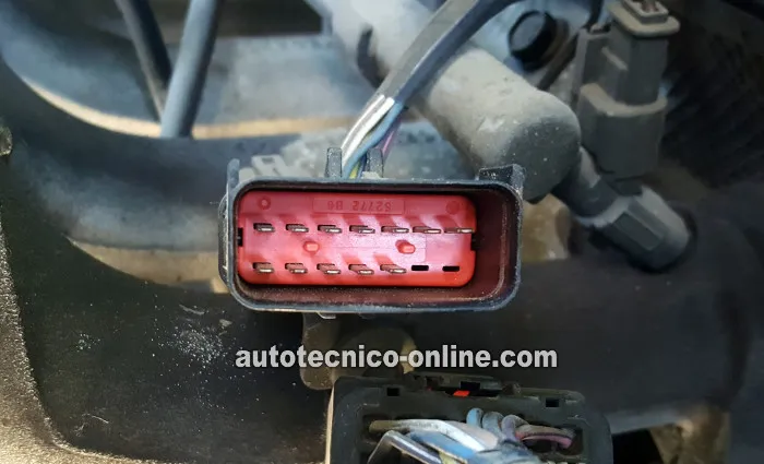 Conector Del Arnés Del Inyector De Combustible. Cómo Probar Los Inyectores De Combustible (1998, 1999, 2000 2.4L Caravan y Voyager)