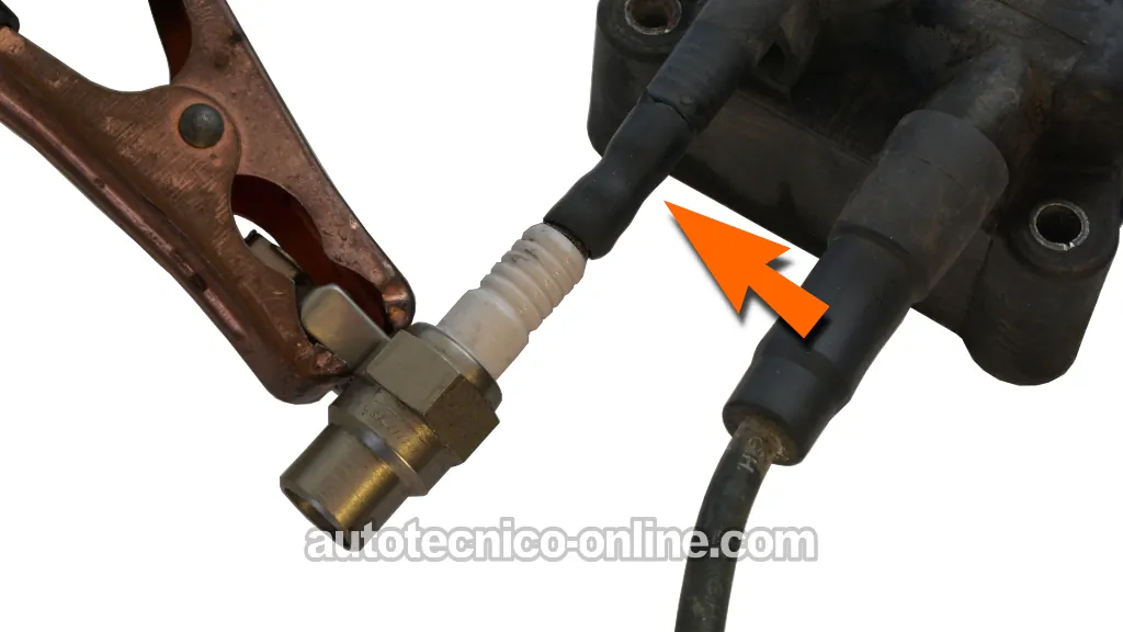 Verificando El Disparo De Chispa En Las Torres De La Bobina De Encendido. Cómo Probar La Bobina De Encendido (1995, 1996, 1997, 1998, 1999, 2000 2.0L Dodge Stratus y Plymouth Breeze) Verificando El Disparo De Chispa En Las Torres De La Bobina De Encendido. Cómo Probar La Bobina De Encendido (1995, 1996, 1997, 1998, 1999, 2000 2.0L Dodge Stratus y Plymouth Breeze)