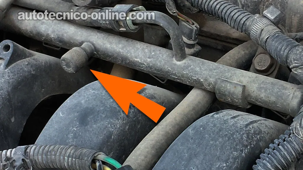 Prueba De Presión De Combustible Con Manómetro (Con Válvula Schrader). Cómo Probar La Bomba De Combustible (1995, 1996, 1997, 1998, 1999, 2000 2.0L Dodge Stratus y Plymouth Breeze) Prueba De Presión De Combustible Con Manómetro (Con Válvula Schrader). Cómo Probar La Bomba De Combustible (1995, 1996, 1997, 1998, 1999, 2000 2.0L Dodge Stratus y Plymouth Breeze)