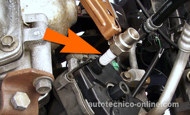 Cómo Verificar La Bobina De Encendido (1998-2004 2.4L Frontier, Xterra) Cómo Verificar La Bobina De Encendido (1998-2004 2.4L Frontier, Xterra)