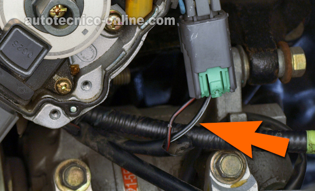 Verificando Que La Bobina De Encendido Tenga Alimentación De 12 Voltios. Cómo Probar La Bobina De Encendido (1998, 1999, 2000, 2001, 2002, 2003, 2004 2.4L Frontier, Xterra) Verificando Que La Bobina De Encendido Tenga Alimentación De 12 Voltios. Cómo Probar La Bobina De Encendido (1998, 1999, 2000, 2001, 2002, 2003, 2004 2.4L Frontier, Xterra)
