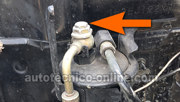 Ubicación Del Tornillo de Unión Del Filtro De Gasolina. Este Tornillo de Unión es un Tornillo Hueco que se Llama Banjo Bolt en Inglés (1.5L Honda Civic) Ubicación Del Tornillo de Unión Del Filtro De Gasolina. Este Tornillo de Union es un Tornillo Hueco que se Llama Banjo Bolt en Inglés (1.5L Honda Civic)
