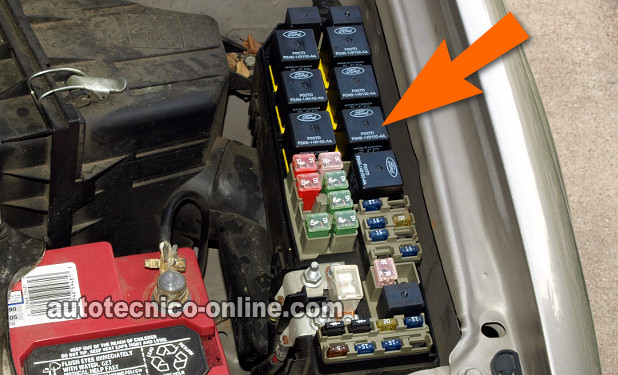 Ubicación Del Relé De La Bomba De Combustible 2001-2007 Ford Escape. Cómo Probar Las Bobinas De Encendido (3.0L Ford Escape) Ubicación Del Relé De La Bomba De Combustible 2001-2007 Ford Escape. Cómo Probar Las Bobinas De Encendido (3.0L Ford Escape)