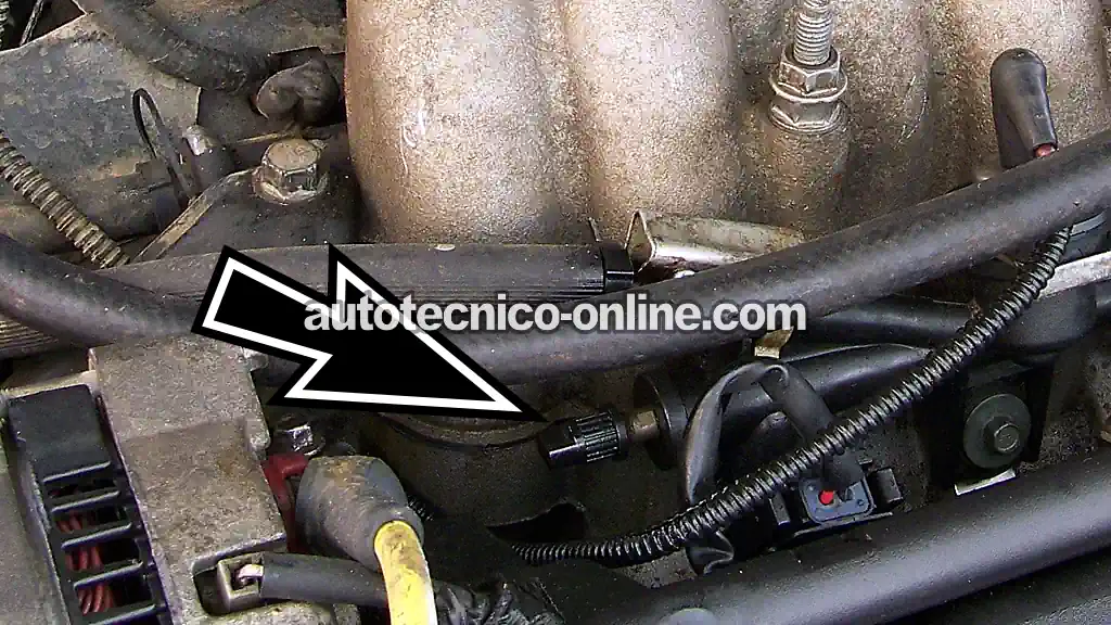 Ubicación De La Válvula Schrader → 1996-1999 3.0L V6 Ford Taurus, Mercury Sable