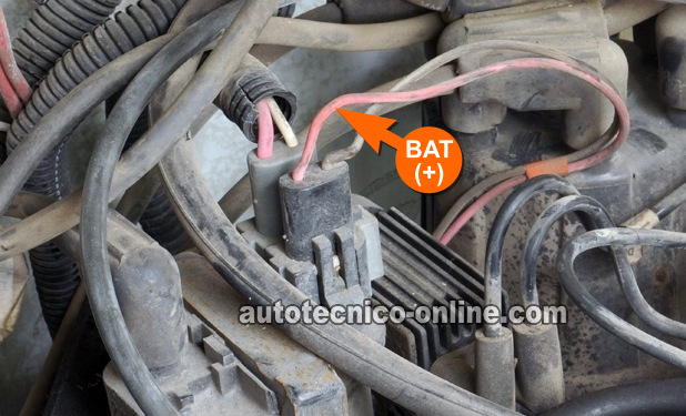 Verificando Que El Módulo De Encendido Tenga Alimentación De 12 Voltios (2.8L V6 TBI Chevrolet S10, GMC S15) Verificando Que El Módulo De Encendido Tenga Alimentación De 12 Voltios (2.8L V6 TBI Chevrolet S10, GMC S15)