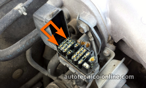 Puenteando Las Terminales +B y FP Del Conector De Diagnóstico. Cómo Probar La Bomba De Gasolina (1992-1995 2.2L Toyota Camry) Puenteando Las Terminales +B y FP Del Conector De Diagnóstico. Cómo Probar La Bomba De Gasolina (1992-1995 2.2L Toyota Camry)