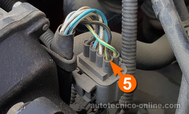 Verificando La Alimentación De 12 Voltios. Cómo Probar El Módulo De Encendido (1999, 2000, 2001 2.0L Honda CR-V)