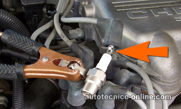 Probando El Cable De Alta Tensión De La Bobina De Encendido. Cómo Probar El Sistema De Encendido (3.0L Chrysler, Dodge, Plymouth) Probando El Cable De Alta Tensión De La Bobina De Encendido. Cómo Probar El Sistema De Encendido (3.0L Chrysler, Dodge, Plymouth)