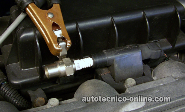 Verificando El Disparo De Chispa De La Bobina De Encendido. Cómo Probar El Sistema De Encendido (3.0L Chrysler, Dodge, Plymouth) Verificando El Disparo De Chispa De La Bobina De Encendido. Cómo Probar El Sistema De Encendido (3.0L Chrysler, Dodge, Plymouth)