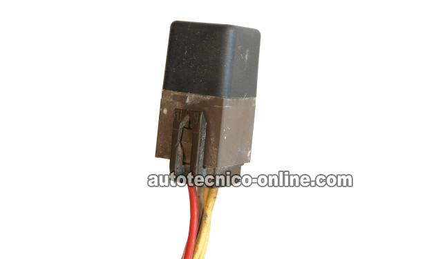 Cómo Probar El EEC Power Relay (Relé De La Computadora De La Inyección Electrónica)