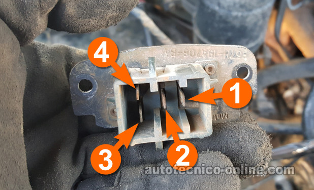 Probando La Continuidad De La Resistencia Del Motor Soplador. Cómo Probar La Resistencia Del Motor Del Soplador (1992, 1993, 1994 3.0L Ford Ranger And 1994 Mazda B3000) Probando La Continuidad De La Resistencia Del Motor Soplador. Cómo Probar La Resistencia Del Motor Del Soplador (1992, 1993, 1994 3.0L Ford Ranger And 1994 Mazda B3000)