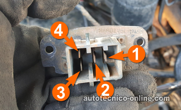 Resistance Testing The Blower Motor Resistor. Cómo Probar La Resistencia Del Motor Del Soplador (1995, 1996, 1997 3.0L Ford Ranger And Mazda B3000) Resistance Testing The Blower Motor Resistor. Cómo Probar La Resistencia Del Motor Del Soplador (1995, 1996, 1997 3.0L Ford Ranger And Mazda B3000)