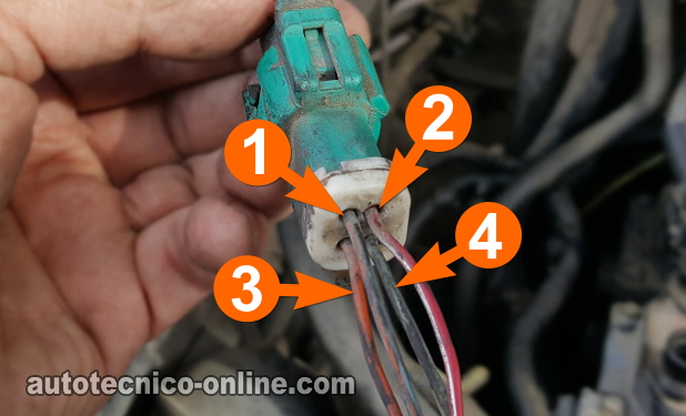 Vista Trasera Del Conector Del Sensor De Oxígeno Delantero. Probando El Calentador Del Sensor De Oxígeno Delantero (1998, 1999, 2000, 2001 2.5L Ford Ranger Y Mazda B2300) Vista Trasera Del Conector Del Sensor De Oxígeno Delantero. Probando El Calentador Del Sensor De Oxígeno Delantero (1998, 1999, 2000, 2001 2.5L Ford Ranger Y Mazda B2300)