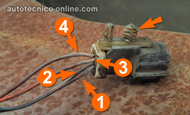Vista Trasera Del Conector Del Sensor HO2S 12 (1998, 1999, 2000, 2001 2.5L Ford Ranger Y Mazda B2500) Vista Trasera Del Conector Del Sensor HO2S 12 (1998, 1999, 2000, 2001 2.5L Ford Ranger Y Mazda B2500)