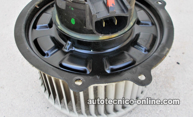 Cómo Probar El Motor Del Soplador (1996-2000 3.8L Ford Mustang)