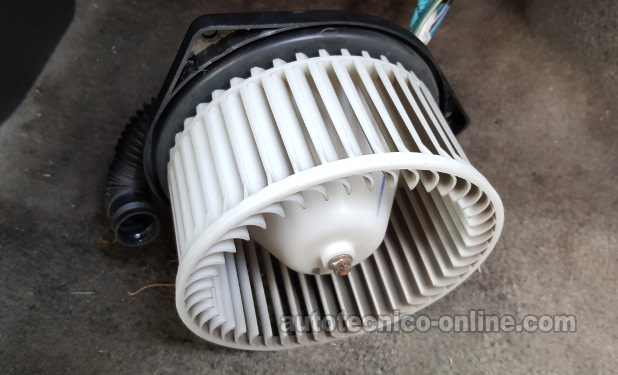 Cómo Probar El Motor Del Soplador (2002-2006 2.5L Nissan Sentra)