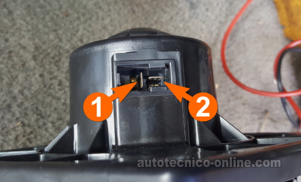 Cómo Probar El Motor Del Soplador (2002, 2003, 2004, 2005, 2006 2.5L Nissan Sentra) Cómo Probar El Motor Del Soplador (2002, 2003, 2004, 2005, 2006 2.5L Nissan Sentra)