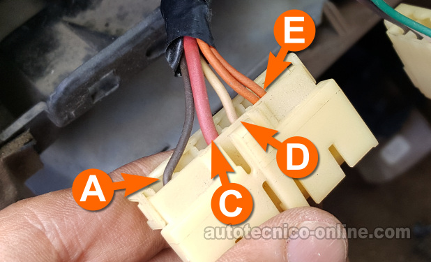 Cómo Probar El Interruptor De Las Luces Delanteras (1994, 1995, 1996, 1997 2.2 Chevrolet S10) Cómo Probar El Interruptor De Las Luces Delanteras (1994, 1995, 1996, 1997 2.2 Chevrolet S10)