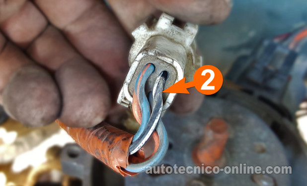 Verificando La Alimentación De Tierra. Prueba Del Elemento Calefactor Del Sensor De Oxígeno N.º 1 (1994 3.0L Ford Ranger Y Mazda B3000) Verificando La Alimentación De Tierra. Prueba Del Elemento Calefactor Del Sensor De Oxígeno N.º 1 (1994 3.0L Ford Ranger Y Mazda B3000)