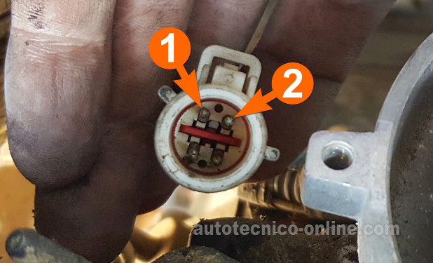Verificando La Resistencia Del Elemento Calefactor. Prueba Del Elemento Calefactor Del Sensor De Oxígeno N.º 1 (1994 3.0L Ford Ranger Y Mazda B3000) Verificando La Resistencia Del Elemento Calefactor. Prueba Del Elemento Calefactor Del Sensor De Oxígeno N.º 1 (1994 3.0L Ford Ranger Y Mazda B3000)