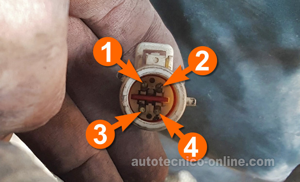 Verificando La Resistencia Del Elemento Calefactor. Probando El Calentador Del Sensor De Oxígeno N.º 2 (1994 3.0L Ford Ranger Y Mazda B3000) Verificando La Resistencia Del Elemento Calefactor. Probando El Calentador Del Sensor De Oxígeno N.º 2 (1994 3.0L Ford Ranger Y Mazda B3000)