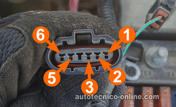 Verificando Que El Sensor Del Árbol De Levas Tenga Alimentación De 8 Voltios. Cómo Probar El Sensor De La Posición Del Árbol De Levas Dentro Del Distribuidor (1995, 1996, 1997, 1998, 1999, 2000 2.5L V6 Chrysler Cirrus y Sebring, Dodge Avenger y Stratus) Verificando Que El Sensor Del Árbol De Levas Tenga Alimentación De 8 Voltios. Cómo Probar El Sensor De La Posición Del Árbol De Levas Dentro Del Distribuidor (1995, 1996, 1997, 1998, 1999, 2000 2.5L V6 Chrysler Cirrus y Sebring, Dodge Avenger y Stratus)