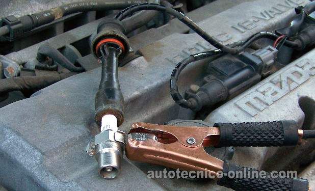 Verificando El Disparo De Chispa. Cómo Probar Las Bobinas De Encendido (1999, 2000, 2001 1.6L Mazda Protegé) Verificando El Disparo De Chispa. Cómo Probar Las Bobinas De Encendido (1999, 2000, 2001 1.6L Mazda Protegé)