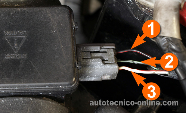 Cómo probar el sensor de flujo de masa de aire (1999, 2000 1.8L Mazda Protegé) Cómo Probar El Sensor De Flujo De Aire (1999, 2000 1.8L Mazda Protegé)