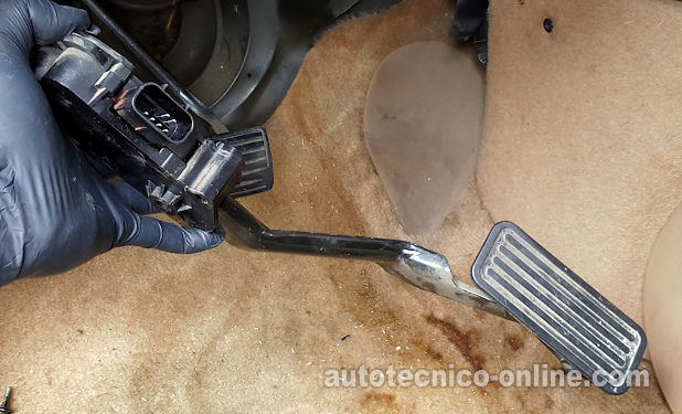 Cómo Probar El Sensor APP 1 y 2 (2002-2003 4.2L Chevrolet TrailBlazer)