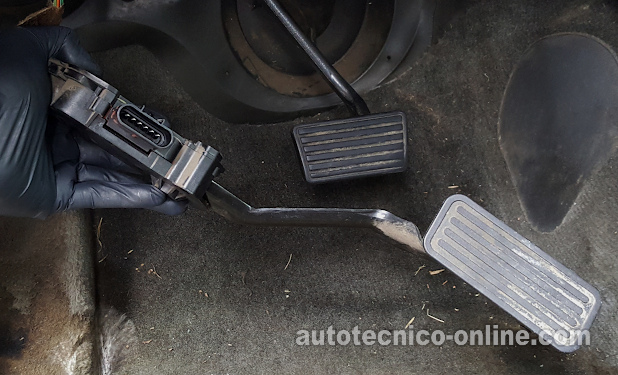 Cómo Probar El Sensor APP 1 y 2 (2004-2007 4.2L Chevrolet TrailBlazer)
