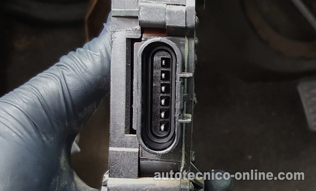 Cómo Probar APP Sensor 1 And 2 (2004, 2005, 2006, 2007 4.2L Chevrolet TrailBlazer y GMC Envoy)