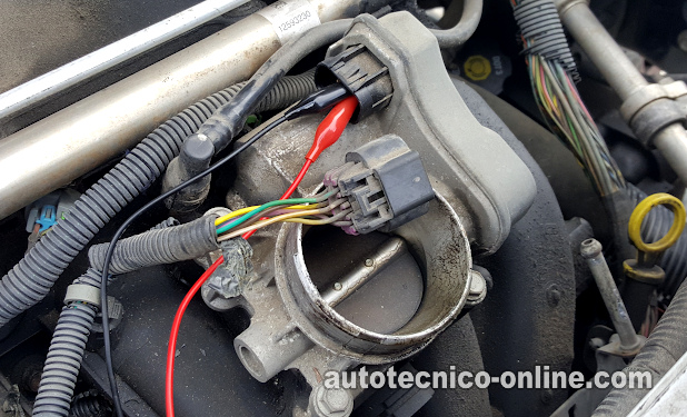 Cómo Probar El Cuerpo Del Acelerador Electrónico (2005-2006 2.2L Chevrolet Cobalt)
