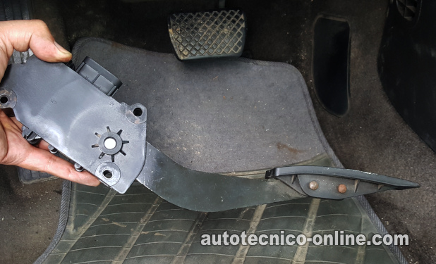 Cómo Probar El Sensor APP 1 y 2 (2005-2010 2.2L Chevrolet Cobalt y Pontiac G5)