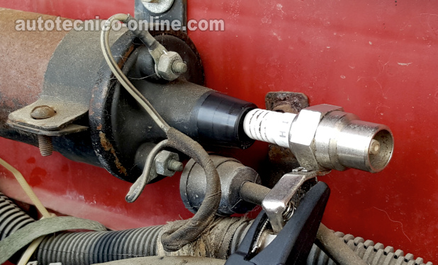 Probando El Disparo De Chispa Directamente En La Torra De La Bobina De Encendido. Cómo Probar La Bobina De Encendido (1988, 1989, 1990 2.5L SOHC Dodge Dakota Pickup) Probando El Disparo De Chispa Directamente En La Torra De La Bobina De Encendido. Cómo Probar La Bobina De Encendido (1988, 1989, 1990 2.5L SOHC Dodge Dakota Pickup)