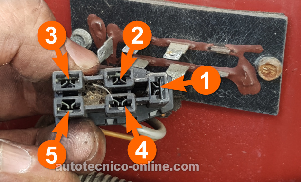 Probando El Circuito De La Velocidad LO. Cómo Probar El Interruptor De La Velocidades Del Soplador (1991, 1992, 1993, 1994, 1995, 1996 3.9L Dodge Dakota) Probando El Circuito De La Velocidad LO. Cómo Probar El Interruptor De La Velocidades Del Soplador (1991, 1992, 1993, 1994, 1995, 1996 3.9L Dodge Dakota)
