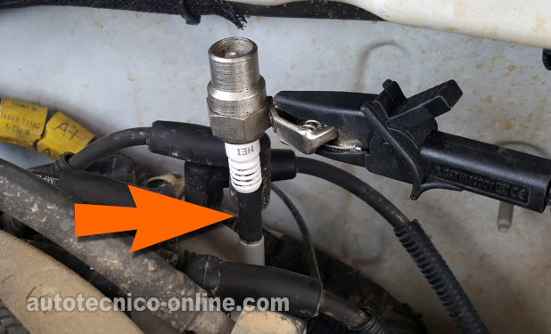 Verificando El Disparo De Chispa En La Tapa Del Distribuidor. Cómo Probar El Sistema De Encendido (1998, 1999,2000, 2001, 2002, 2003 3.9L Dodge Dakota) Verificando El Disparo De Chispa En La Tapa Del Distribuidor. Cómo Probar El Sistema De Encendido (1998, 1999,2000, 2001, 2002, 2003 3.9L Dodge Dakota)